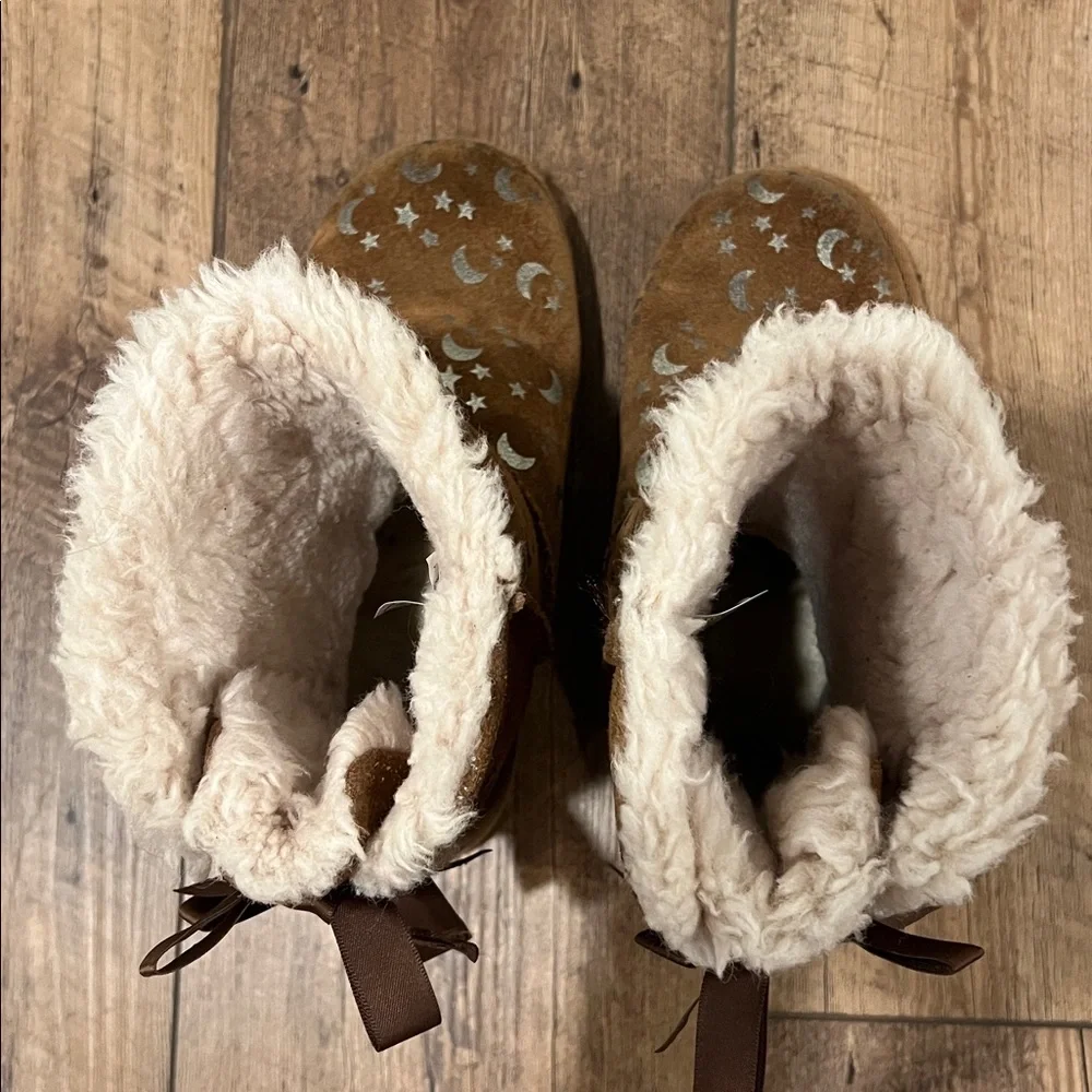 UGG Bailey Bow Moon and Stars Boot, Little Kid Size 2
